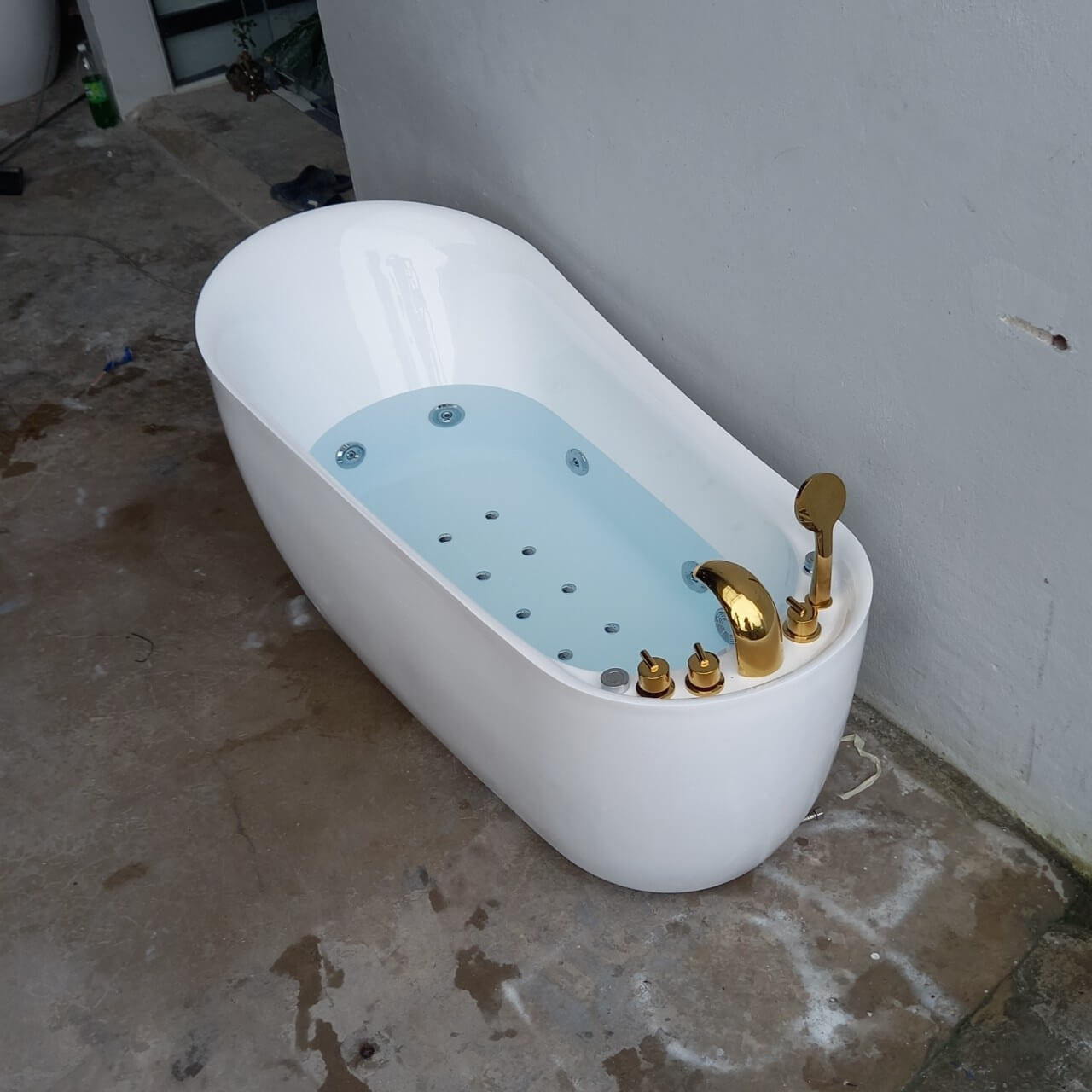 Minh họa sự cố trao đổi thông tin không trực quan về chiều bồn tắm